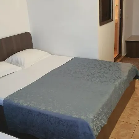Vila Miraj *
