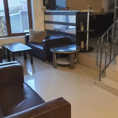 Vila Miraj *